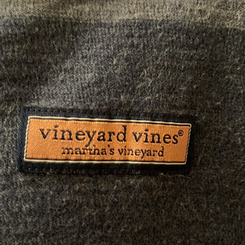 VINEYARD VINES Apollo (long sleeve). Size Small - Picture 5 of 10